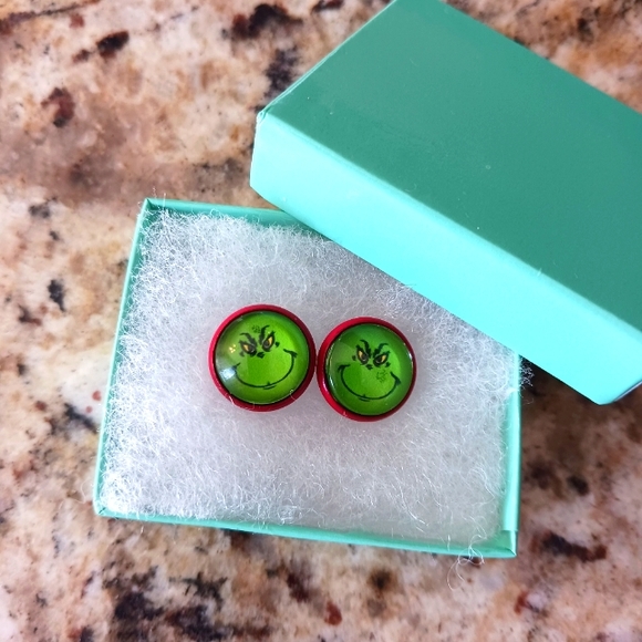 Jewelry - 🔥🔥 SALE 🔥🔥 The Grinch Stud Earrings
